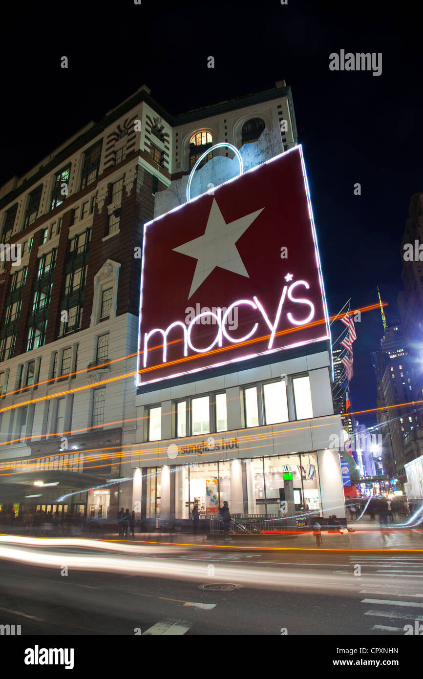 Macy's store durante la notte di Herald Square a Manhattan, New York City Foto Stock Macy's store durante la notte di Herald Square a Manhattan, New York City Foto Stock