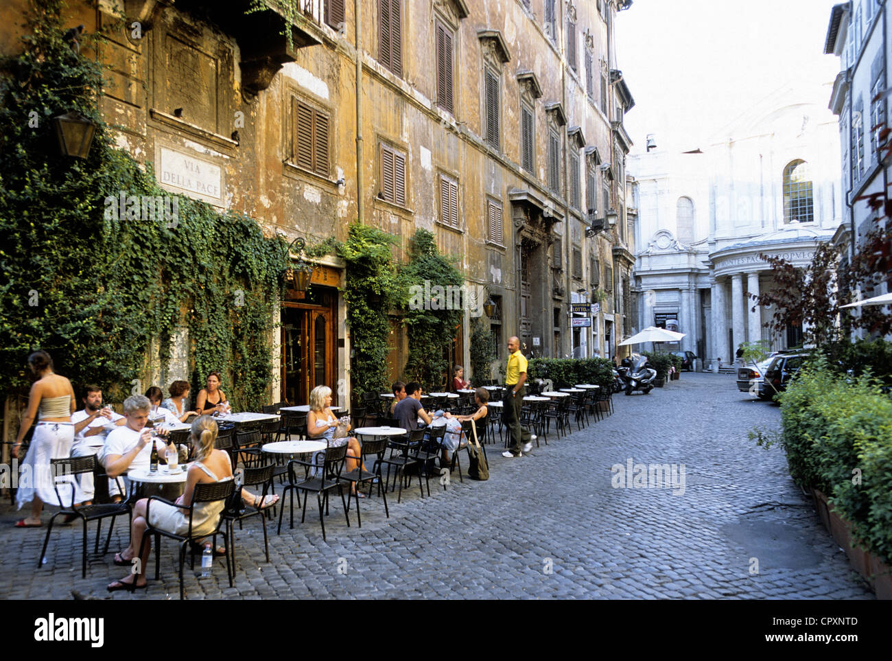 Italia Lazio Roma centro storico, Via della Pace dietro Piazza Navona,  terrazza del Cafe della Pace Foto stock - Alamy