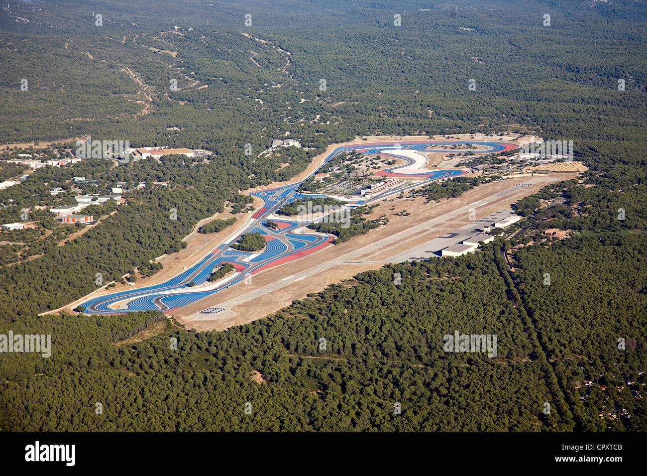 Francia, Var, vicino Castellet pista del Paul Ricard,via del Castellet e aerodrome (vista aerea) Foto Stock