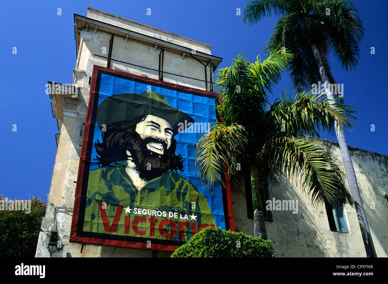 Cuba provincia di Cienfuegos Cienfuegos Propaganda segno raffigurante Camilo Cienfuegos compagno di liberazione e rivoluzionario cubano Foto Stock