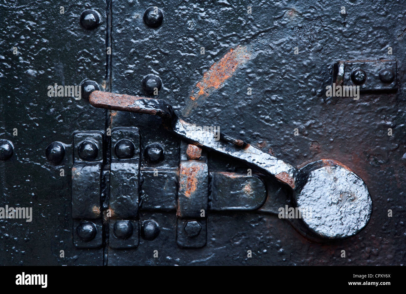 Vecchio arrugginito serrature delle porte in Fort Casey - Fort Casey membro Park - vicino a Coupeville, Whidbey Island, Stati Uniti di Washington Foto Stock