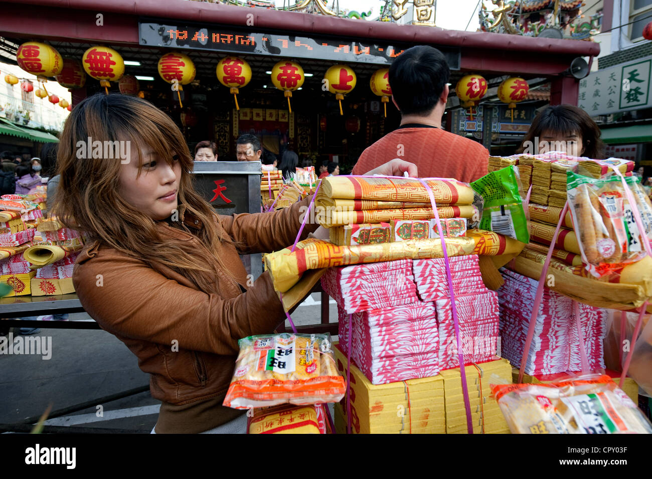 Taiwan, Distretto di Tainan, Tainan, altare del cielo tempio, offerte Foto Stock