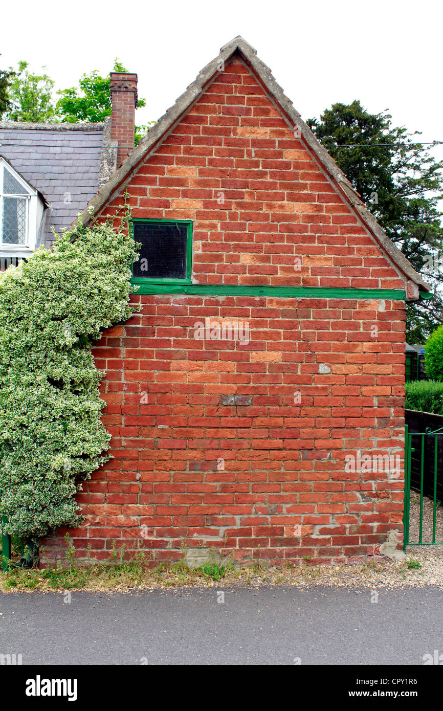 Porzione di una casa con un muro di mattoni Foto Stock