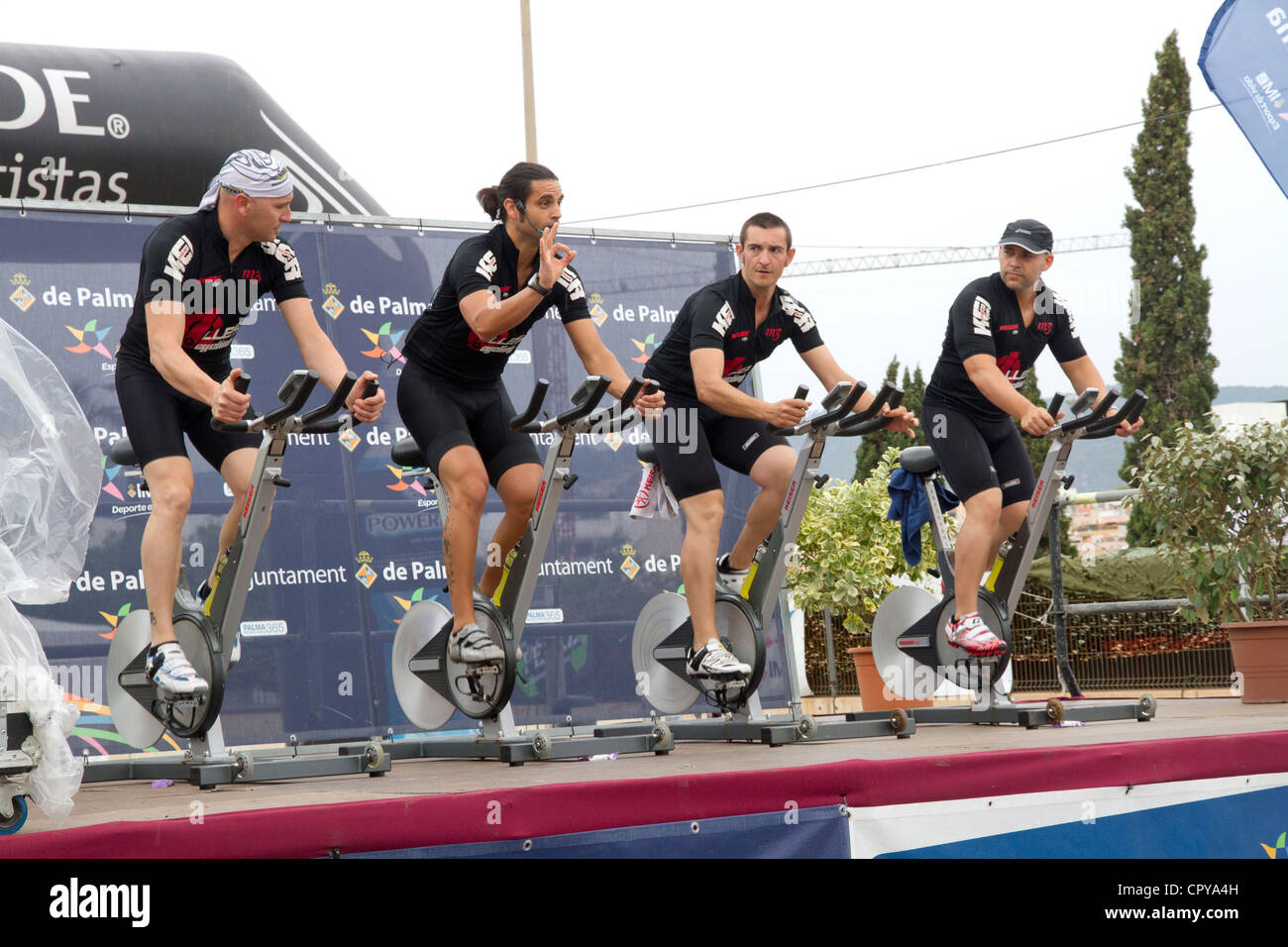 Classe di filatura allenamento all'aperto in Palma de Mallorca Spagna Spain Foto Stock