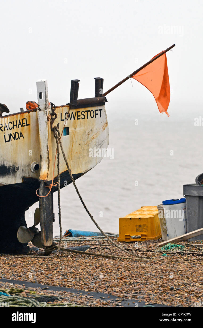 Longshore barche da pesca sulla spiaggia di aldeburgh SUFFOLK REGNO UNITO Foto Stock