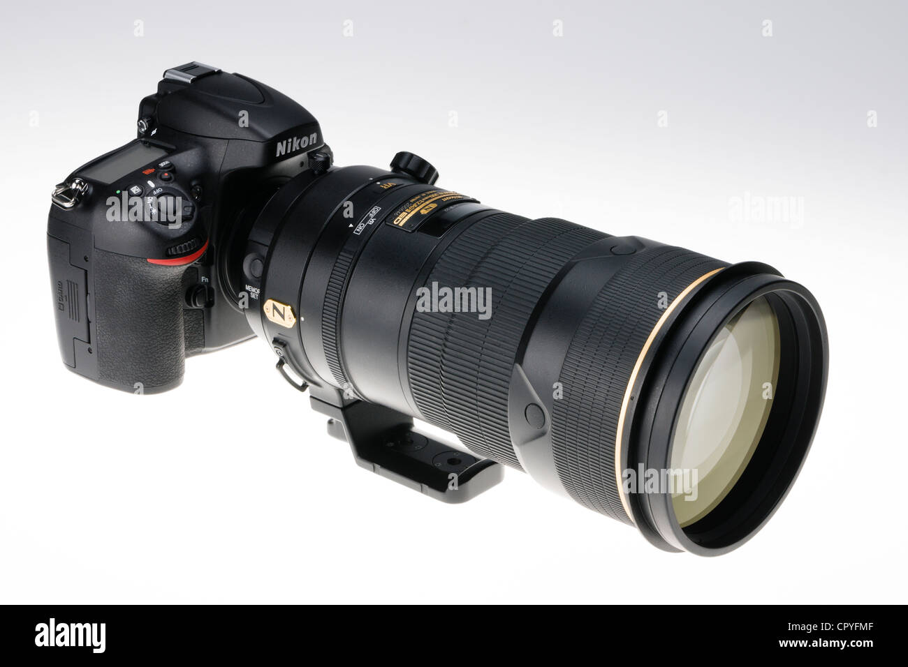 Nikon D800 DSLR professionali - con 300mm f/2.8 Nikkor lente VRII Foto  stock - Alamy