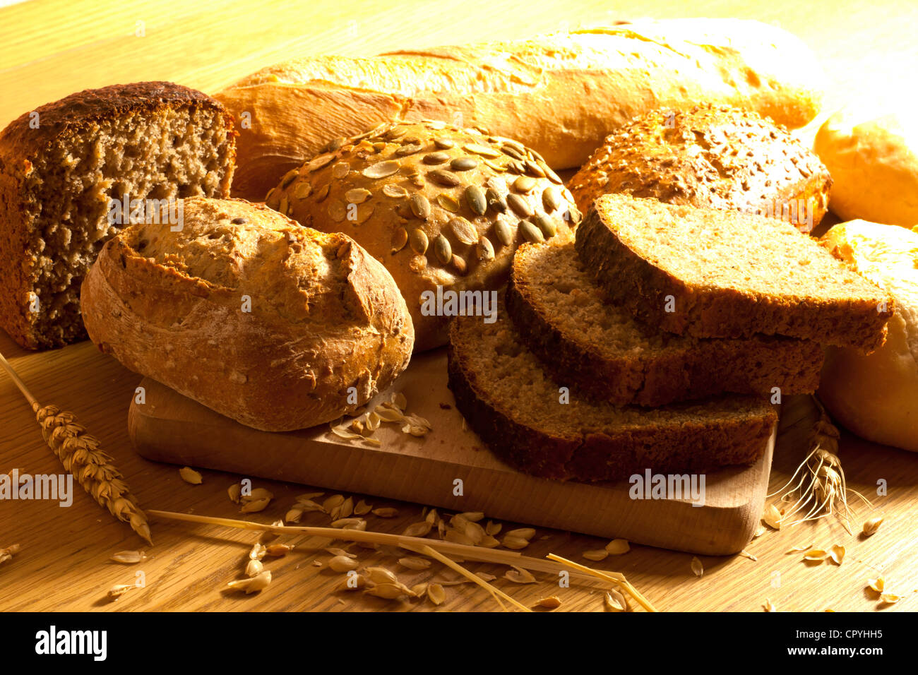 Il pane e i panini con grano background creativo Foto Stock