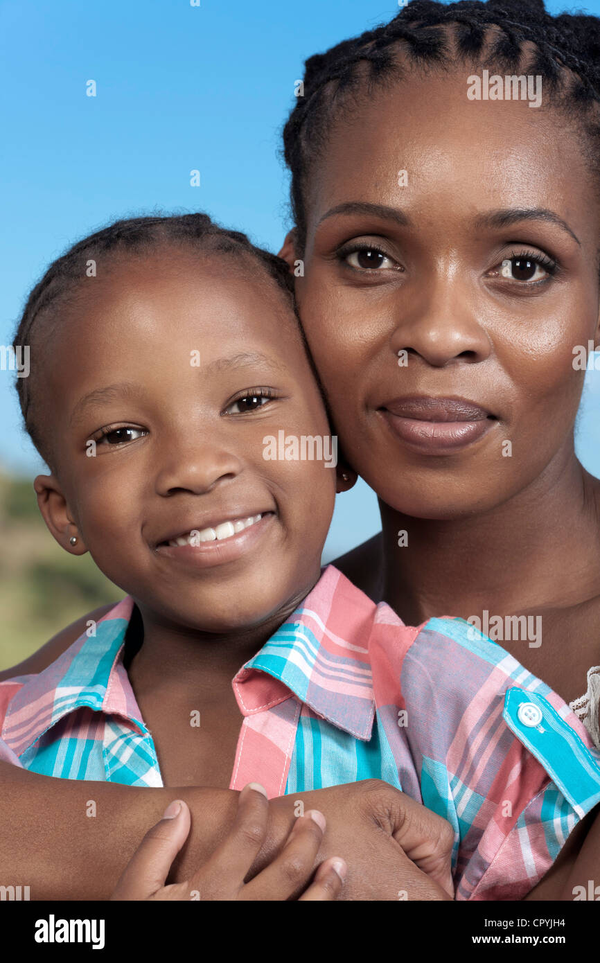 Closeup Ritratto di giovane ragazza africana e sua madre Foto Stock