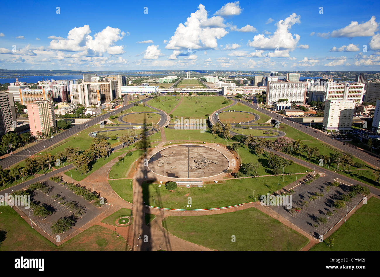 Il Brasile, Brasilia, elencato come patrimonio mondiale dall' UNESCO, lato nord con il lago Paranoa in background Foto Stock