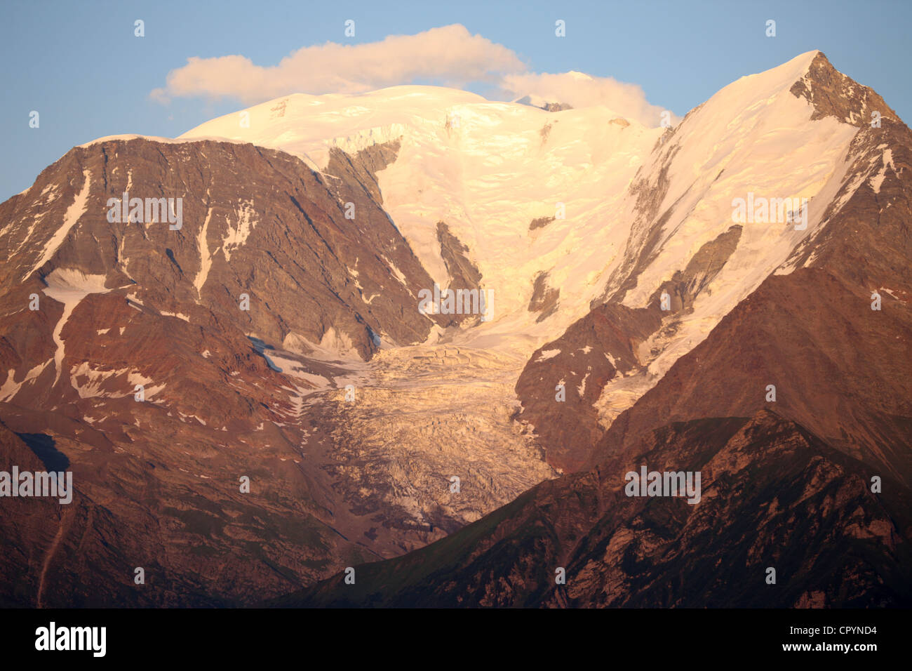 Catena montuosa del Monte Bianco e il ghiacciaio di Bionnassay, St. Gervais, Haute-Savoie, sulle Alpi francesi, Francia, Europa Foto Stock