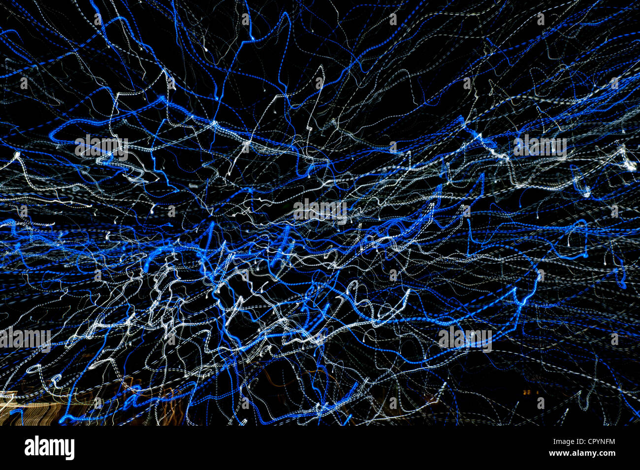 Blu e bianco sentieri di luce Foto Stock