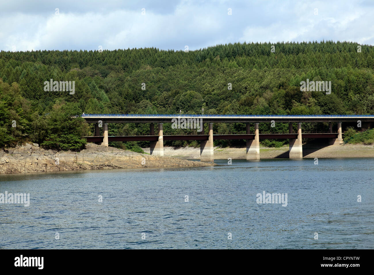 Ponte Listertal, a doppio ponte di coperta, Bigge serbatoio, lago Biggesee, Ebbegebirge nature park, Olpe, Renania settentrionale-Vestfalia Foto Stock