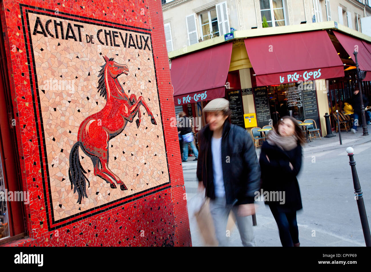 Francia, Parigi, il quartiere di Marais, ex cavallo butcher shop in 15 Rue Vieille du Temple, all'angolo di Rue du Roi de Sicile Foto Stock