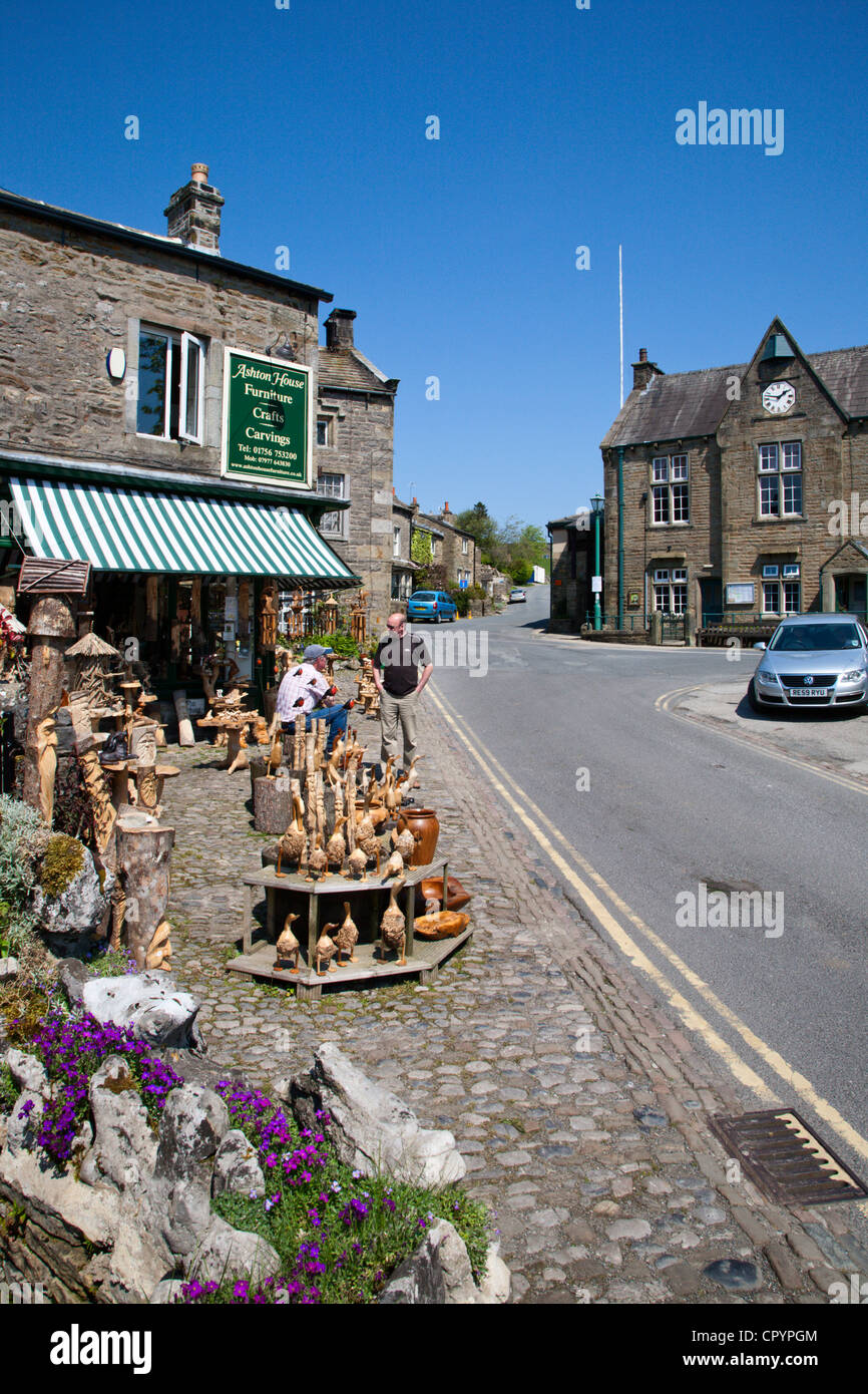 Negozi di artigianato e Municipio di Grassington Wharefedale Yorkshire Dales Inghilterra Foto Stock