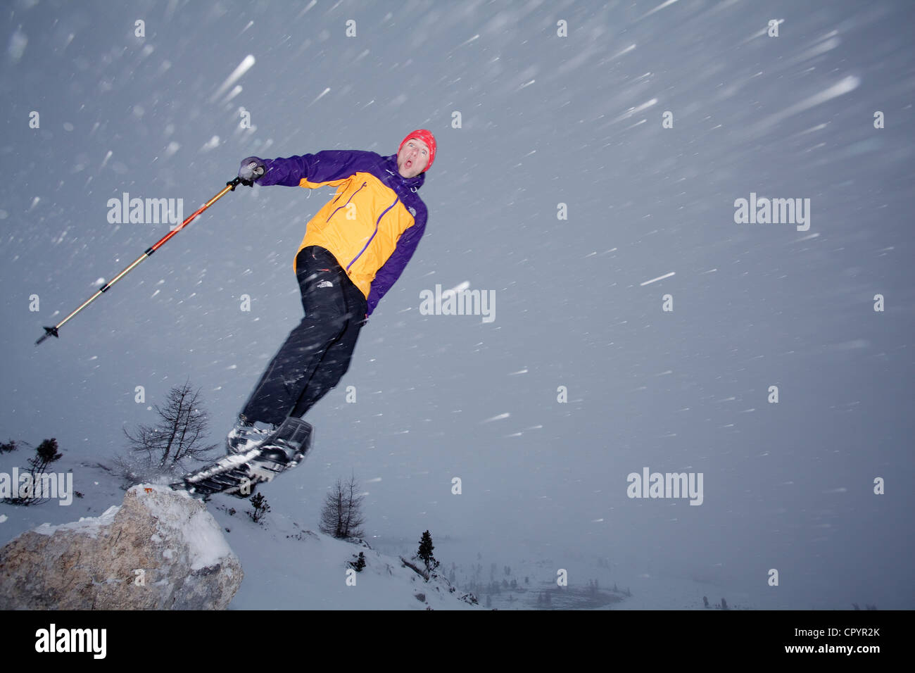 Gli escursionisti con racchette da neve sui Fanes alp, st. veglia, alto adige, alto adige, italia, europa Foto Stock