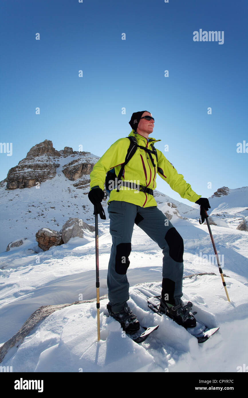 Gli escursionisti con racchette da neve sui Fanes alp, st. veglia, alto adige, alto adige, italia, europa Foto Stock