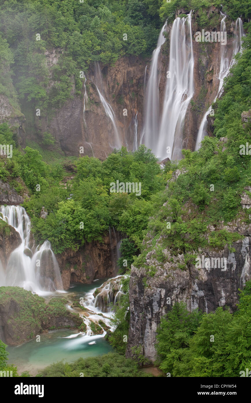 Grande Cascata o veliki slap, il parco nazionale dei laghi di Plitvice, patrimonio mondiale dell UNESCO, Croazia, Europa Foto Stock