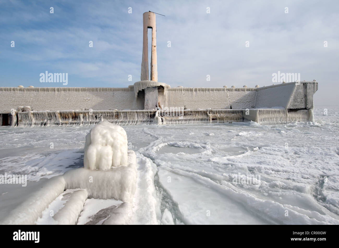 Icy pier, congelati Mar Nero, un raro fenomeno, avvenuto nel 1977 per l'ultima volta, Odessa, Ucraina, Europa orientale Foto Stock
