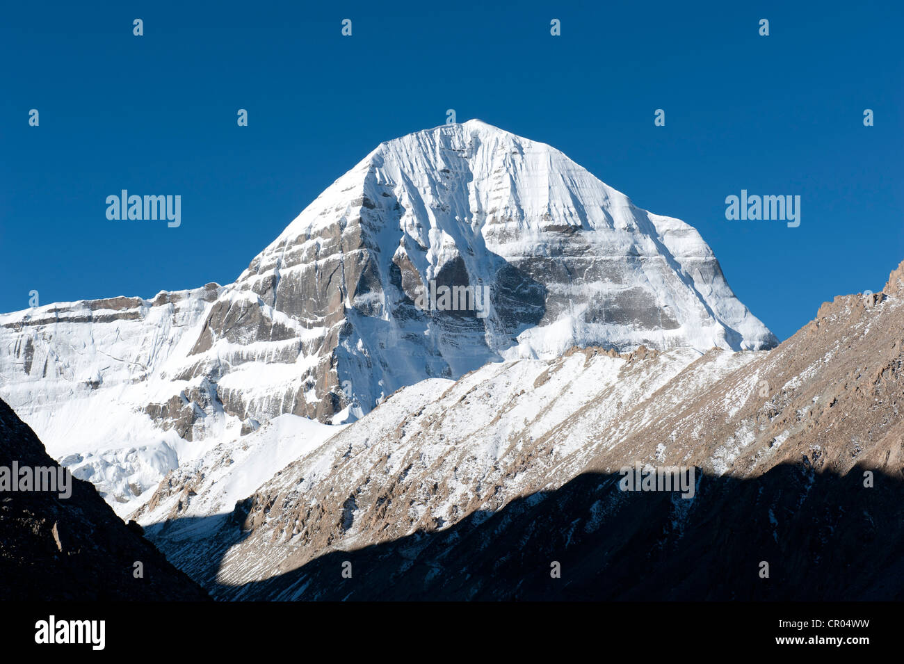 Buddismo tibetano, coperta di neve santo monte Kailash, lato nord, pista Rinpoce, pellegrinaggio sentiero, Kora, Ngari, Gang-Tise Montagne Foto Stock