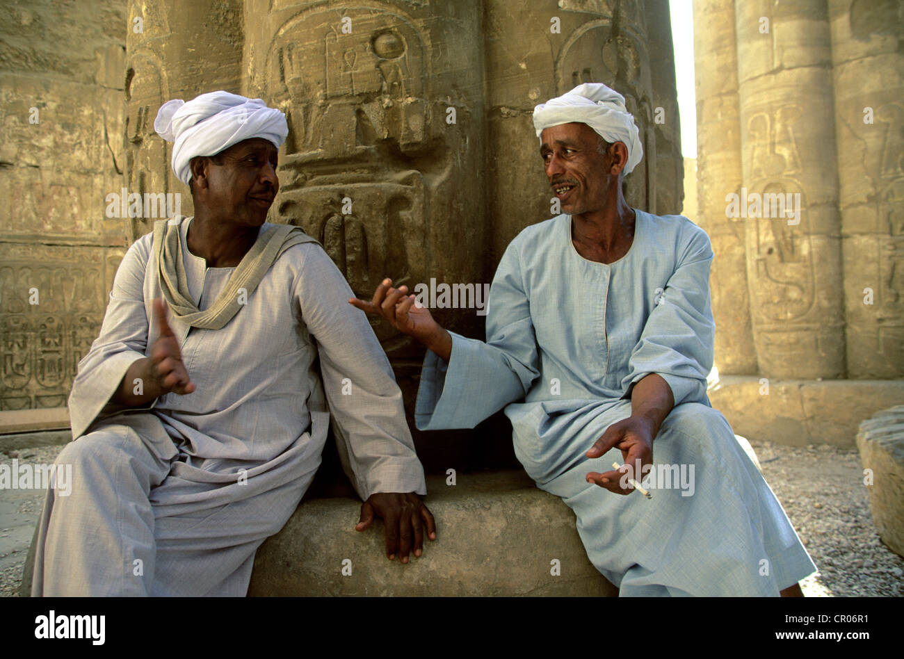Egitto Alto Egitto, Valle del Nilo, Luxor, ritratto di Egiziani nel Tempio di Luxor Foto Stock