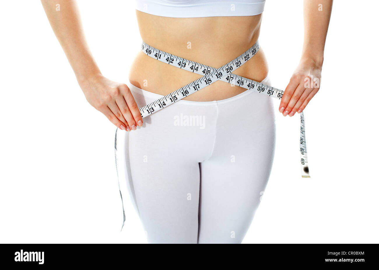Sottile corpo femmina mostrato durante la misurazione della larghezza di  cintura con il metro a nastro Foto stock - Alamy