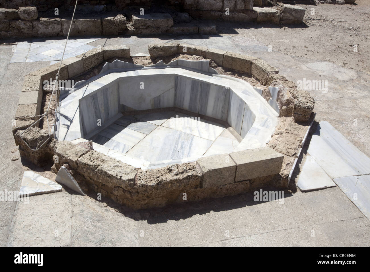 La ricostruzione presso la bizantina Palazzo del Governatore vasche a Cesarea Maritima, Israele Foto Stock