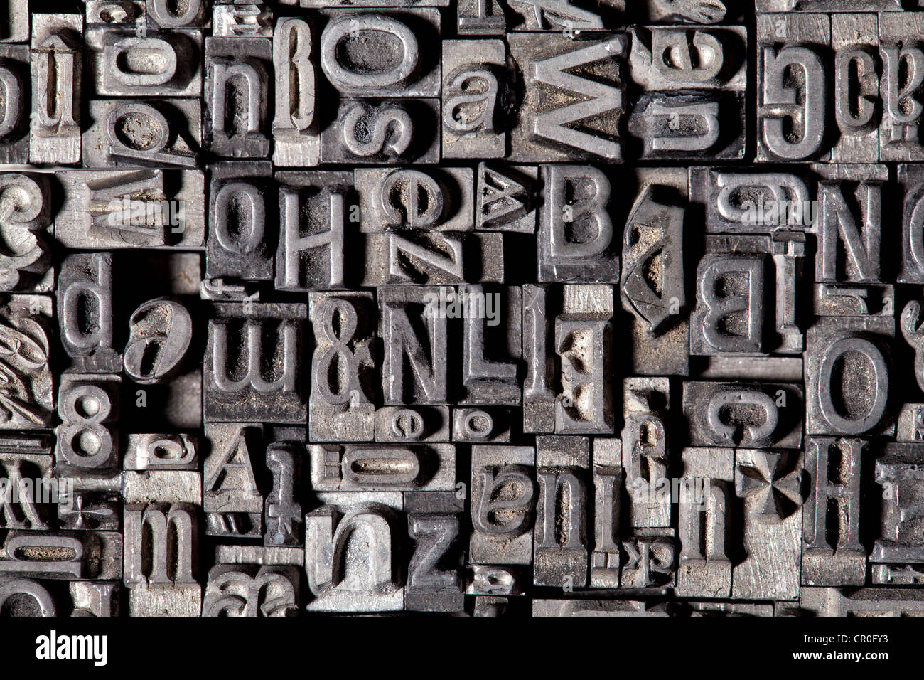 Vecchio tipo di piombo per la tipografia, speculare Foto Stock