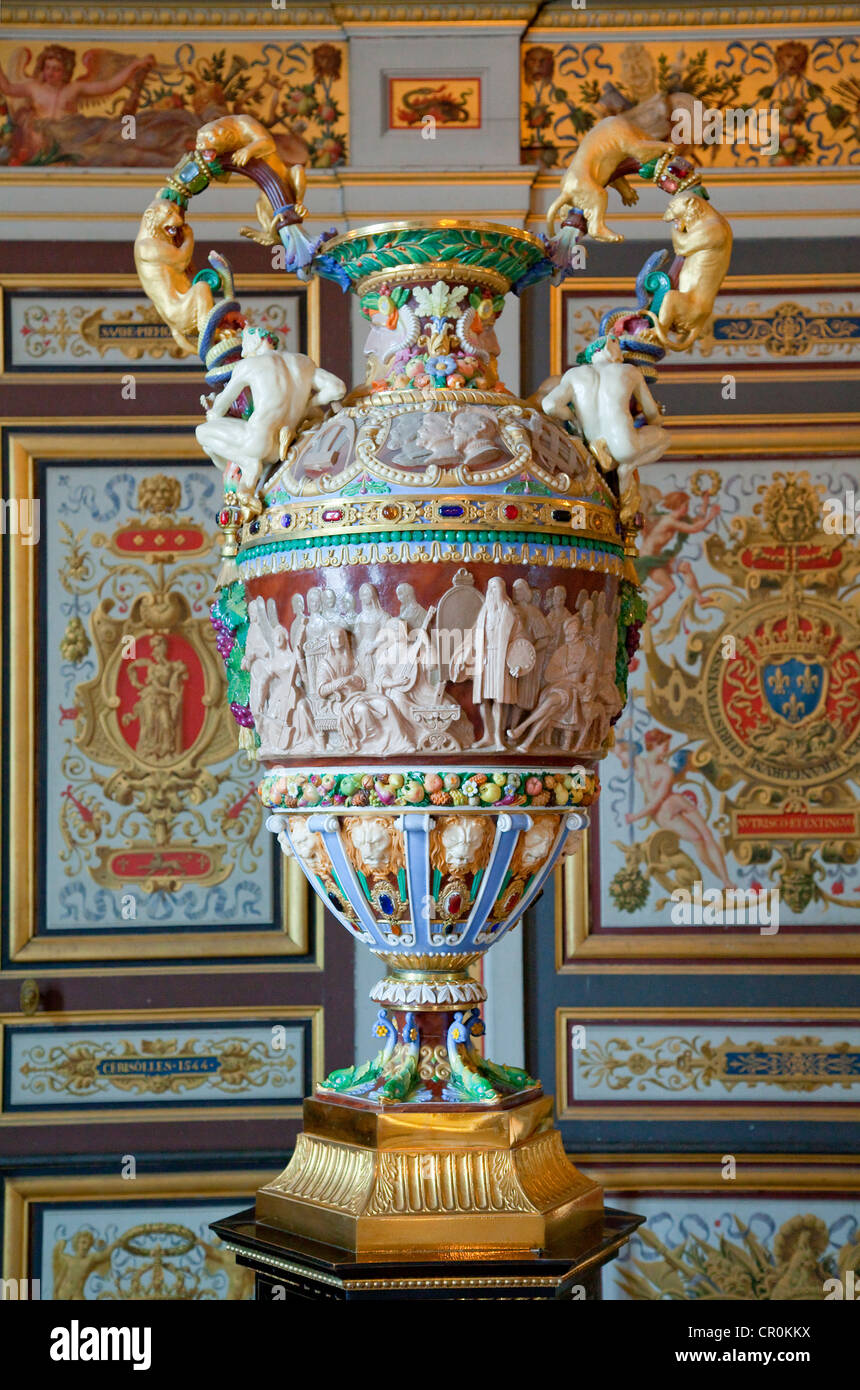 Francia Seine et Marne Fontainebleau Castello Reale elencati come patrimonio mondiale dall' UNESCO le protezioni camera grande vaso in porcellana di Sevres Foto Stock