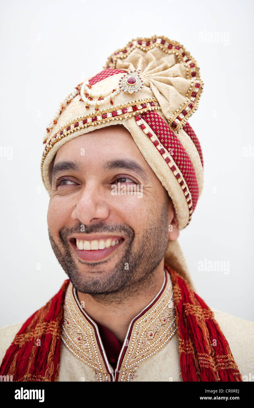 Indian uomo nel matrimonio tradizionale abbigliamento Foto Stock