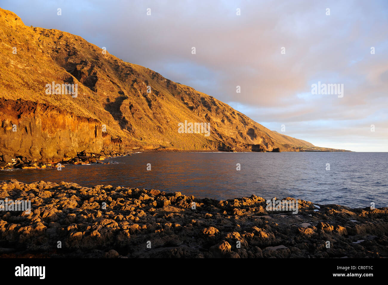 Costa rocciosa a El Remo, area di conservazione, la Palma Isole Canarie Spagna, Europa PublicGround Foto Stock