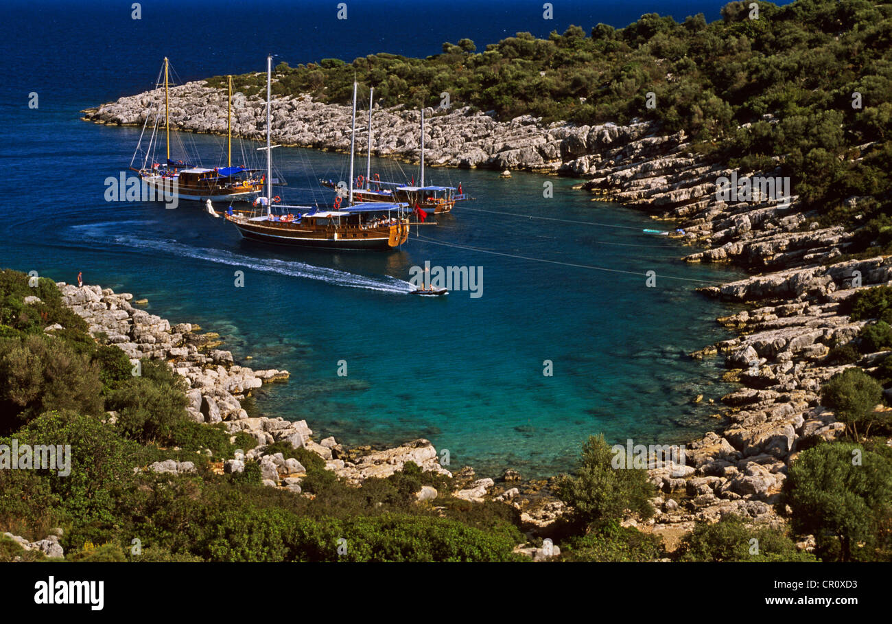 Turchia, Regione Mediterranea, Costa turchese, della Panfilia, Antalya, goletta in una insenatura Foto Stock