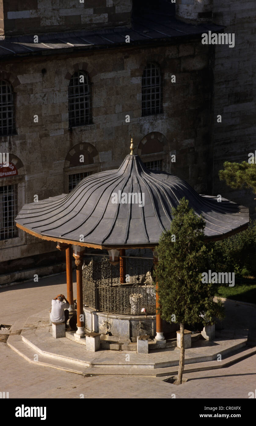 Turchia, Anatolia centrale, Konya, moschea, una fontana per le abluzioni Foto Stock