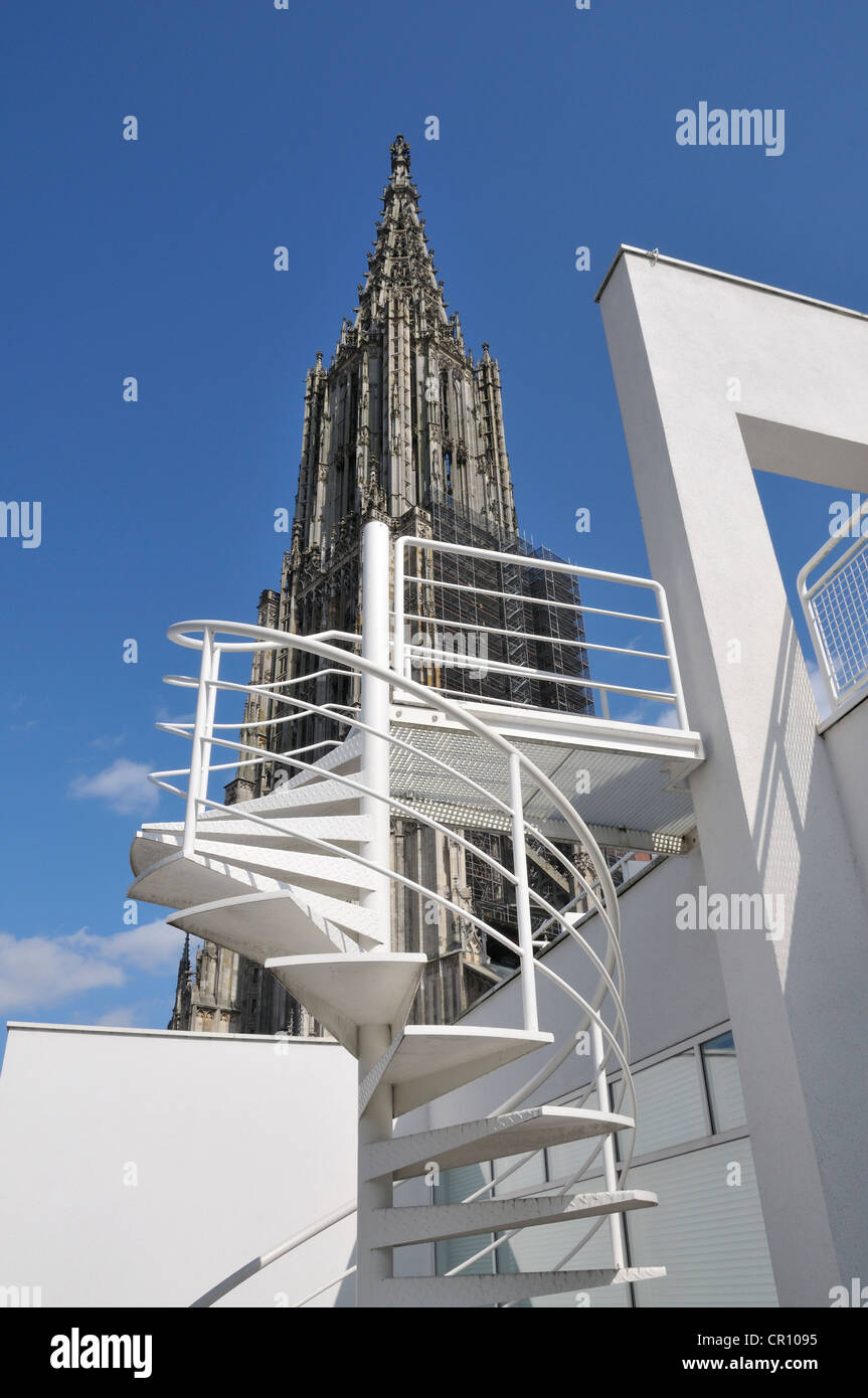 Ulmer Muenster chiesa, Ulm Minster, 161.53m, la torre campanaria più alta del mondo, Muensterplatz square, Ulm, Baden-Wuerttemberg Foto Stock