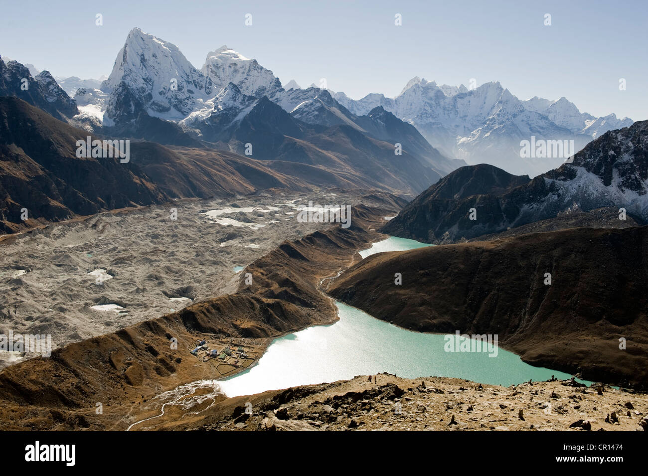 Il Nepal, il Parco Nazionale di Sagarmatha, Solu Khumbu District, Everest zona lago di Gokyo e Valle visto da Gokyo Peak Foto Stock