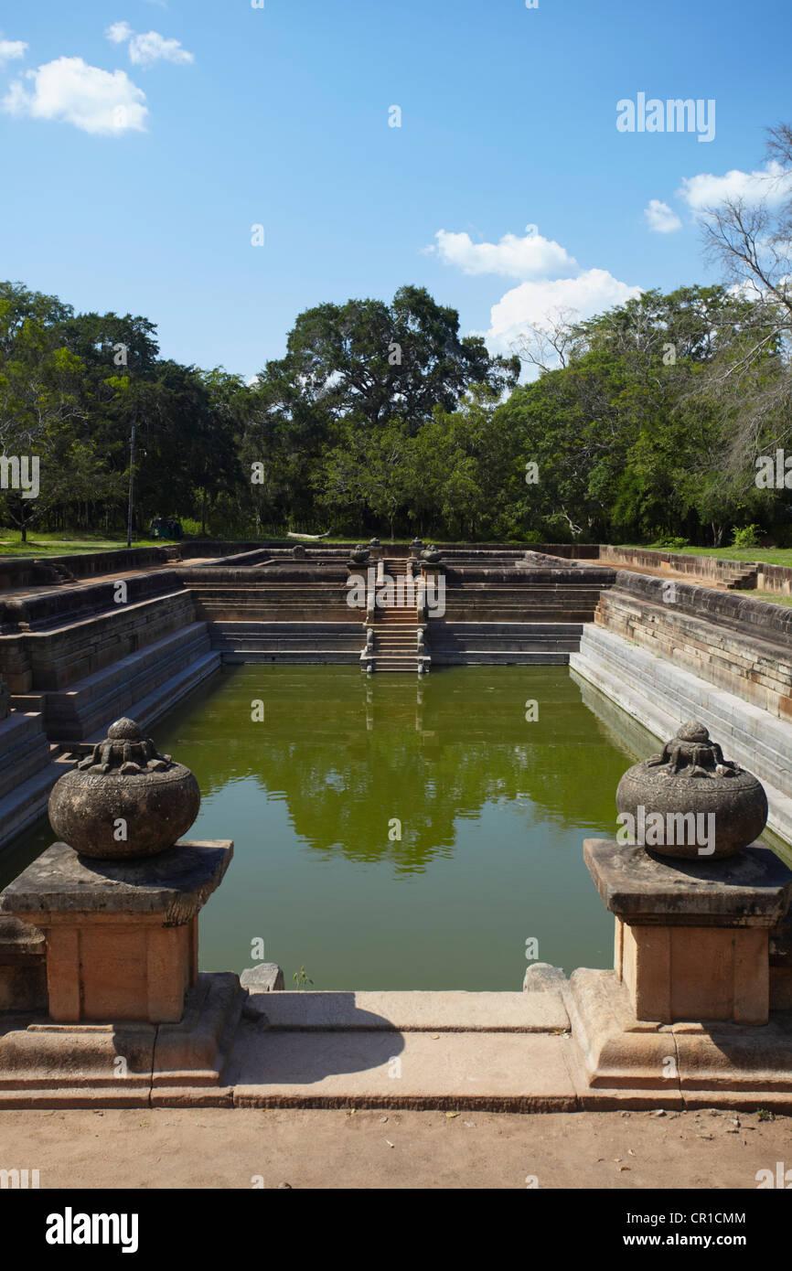 Kuttam Pokuna (Twin stagni), Northern rovine, Anuradhapura (Patrimonio Mondiale dell'UNESCO), Nord provincia centrale, Sri Lanka Foto Stock