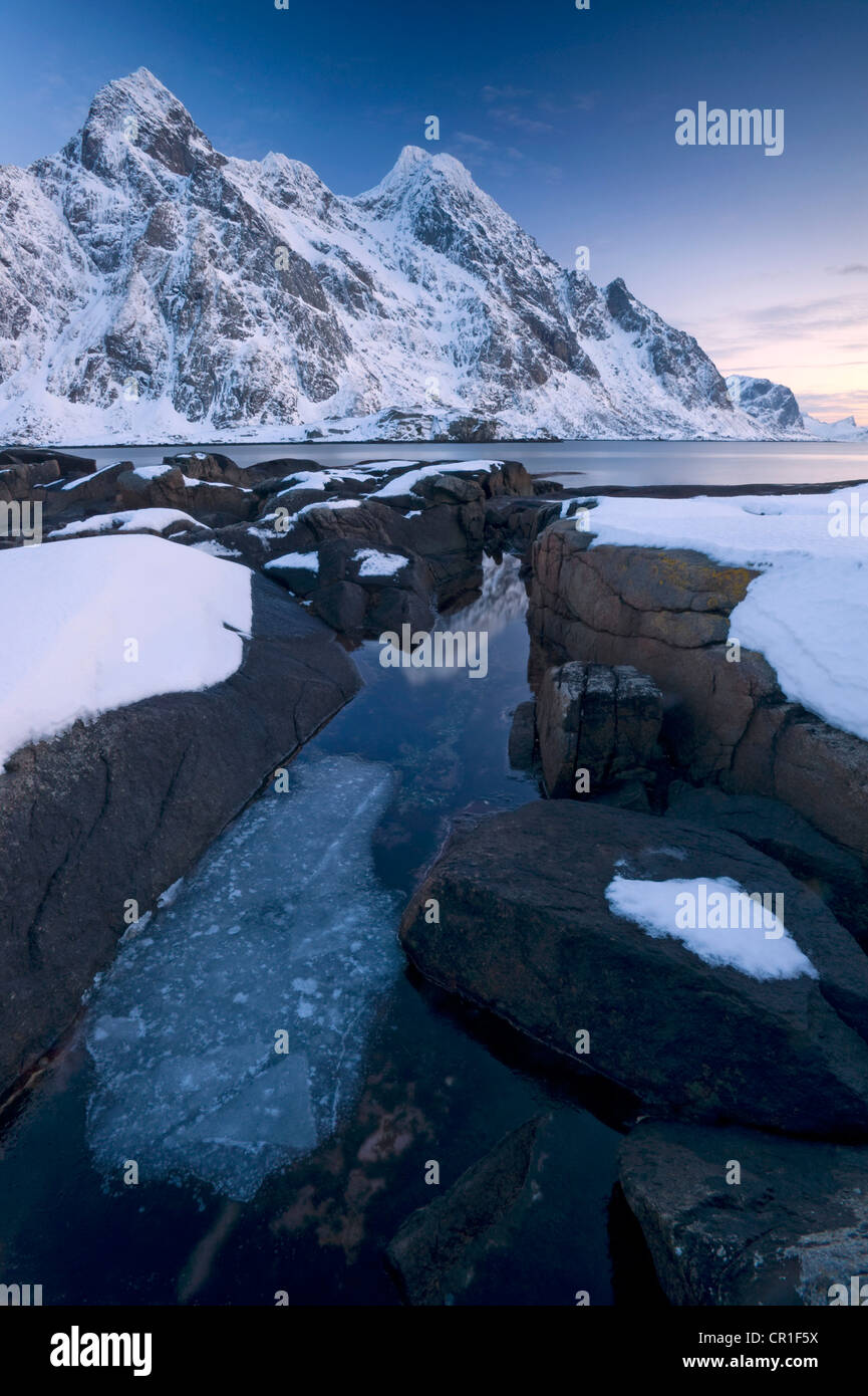 Himmeltindan montagna vicino a Maervoll, Vestvågøya, Lofoten, Nordland, Norvegia, Europa Foto Stock