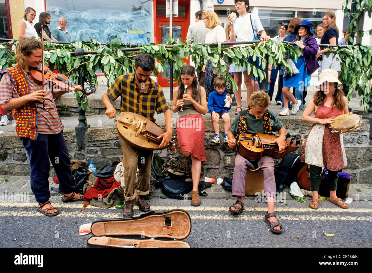 Regno Unito, Cornwall, Penzance, viaggiatori al Festival di Golowan Foto Stock