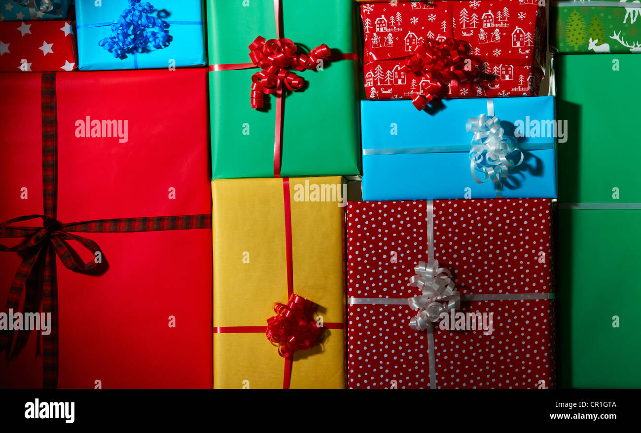 Pila di regali di Natale Foto Stock