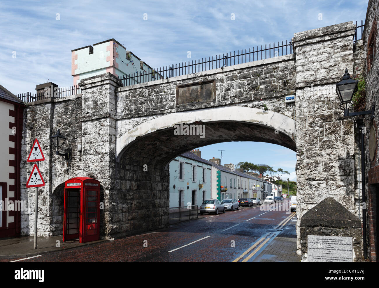 Ex ponte ferroviario, Carnlough, County Antrim, Irlanda del Nord e Gran Bretagna, Europa, PublicGround Foto Stock