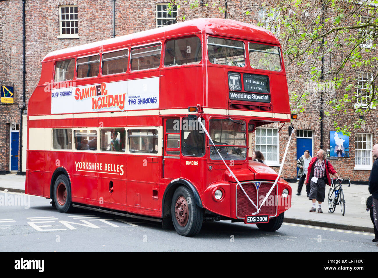 Speciale nozze bus fuori dalla cattedrale di York Yorkshire Inghilterra Foto Stock