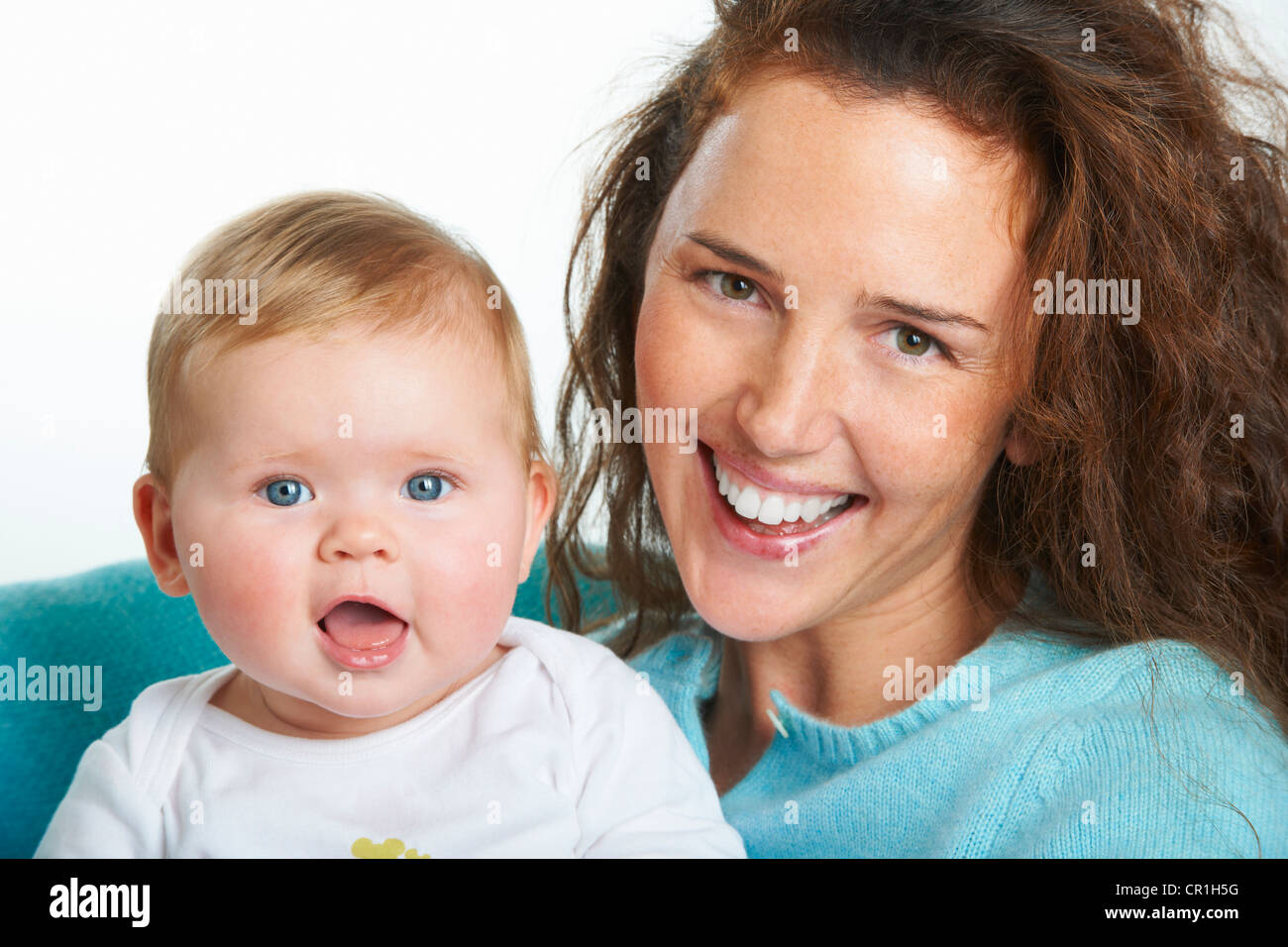 Close up di madre holding neonato Foto Stock