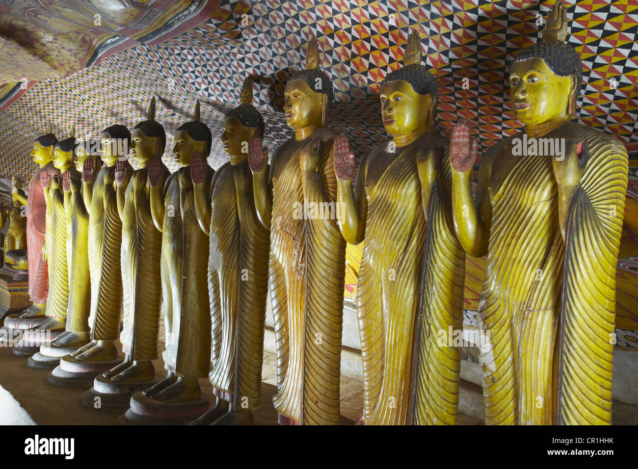 Statue di Buddha in grotta 3 grotta di templi (Patrimonio Mondiale dell'UNESCO), Dambulla, Nord provincia centrale, Sri Lanka Foto Stock