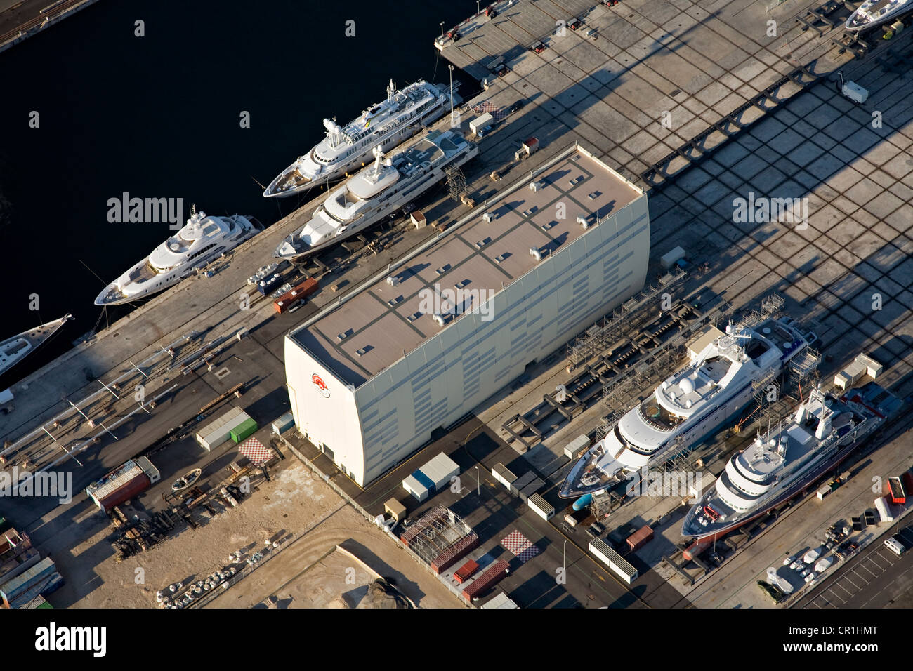 Francia, Bouches du Rhone, La Ciotat, cantiere per la riparazione di imbarcazioni da diporto e imbarcazioni da Monaco Marine Company (vista aerea) Foto Stock