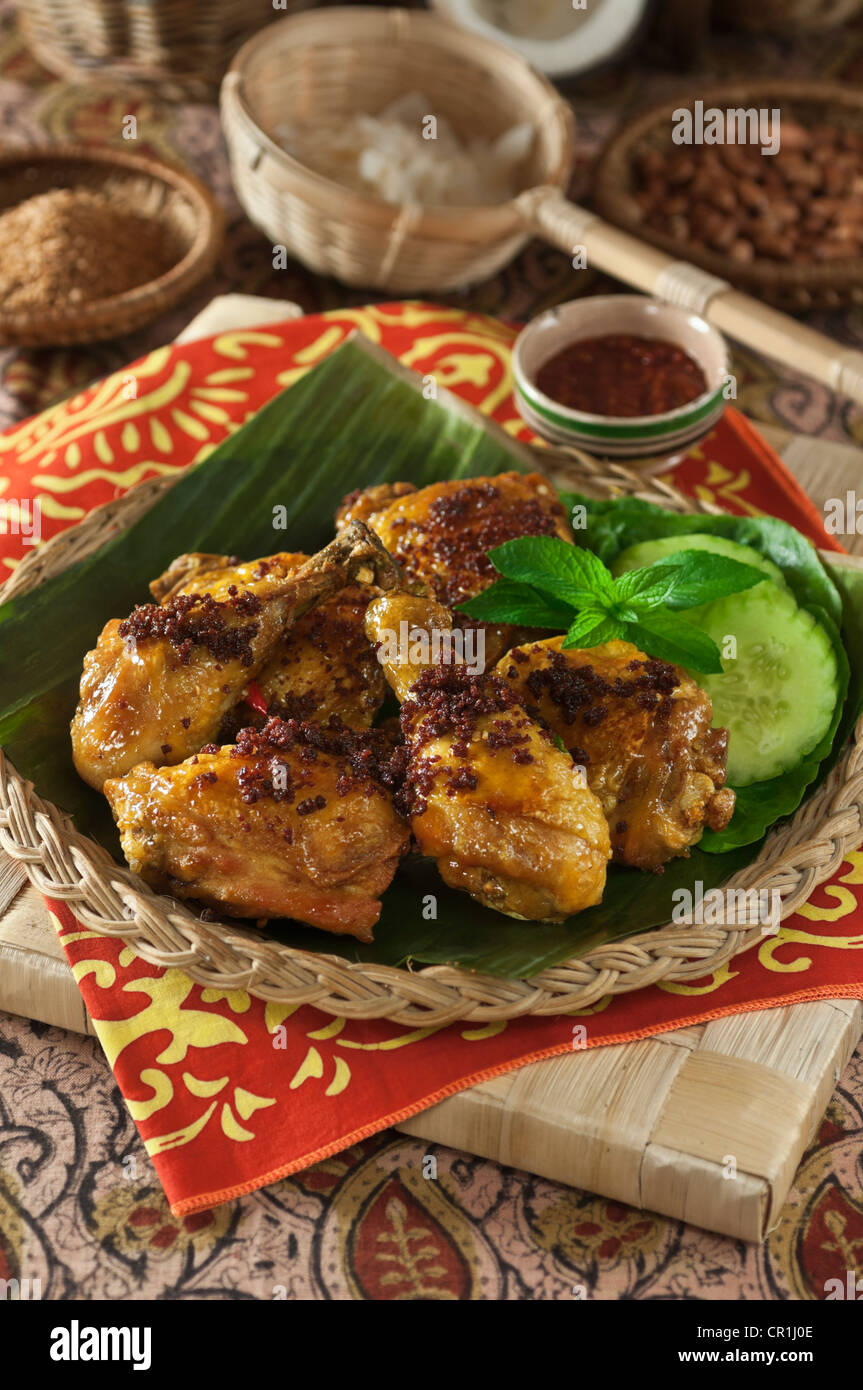 Ayam goreng pollo fritto cibo Indonesia Malaysia a sud est asiatico Foto Stock