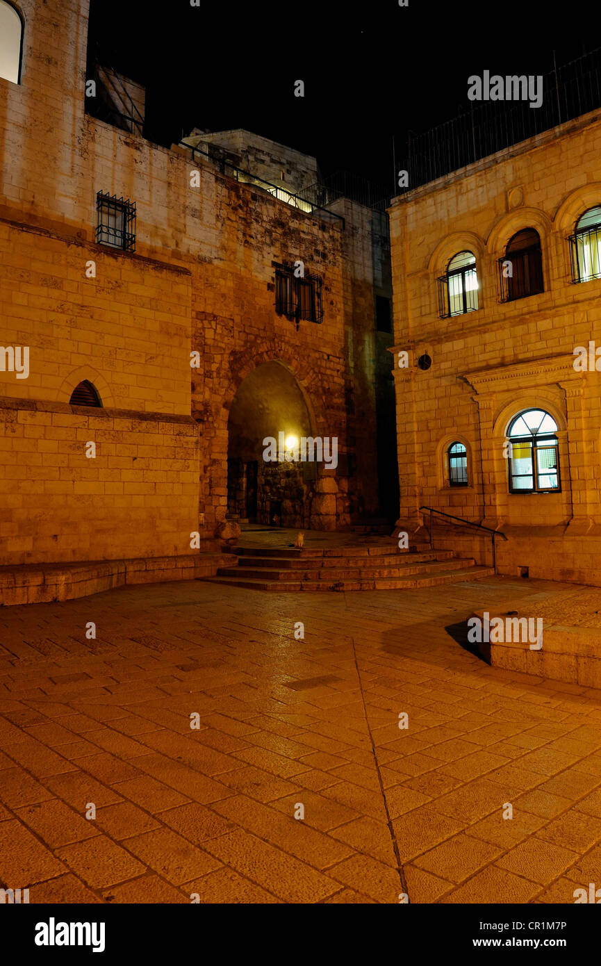 Atmosfera serale in una strada deserta nel quartiere ebraico, la Città Vecchia di Gerusalemme, Israele, Medio Oriente e Asia Foto Stock