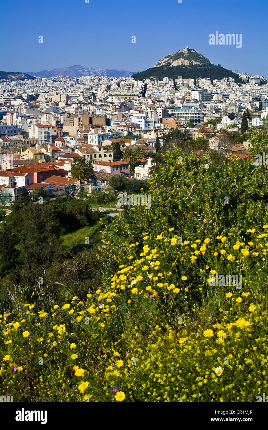La Grecia, Attica, Atene, panoramica della città con il Monte Lycabettus Dal areopago o Areios Pagos (Tribunale di antiche Foto Stock