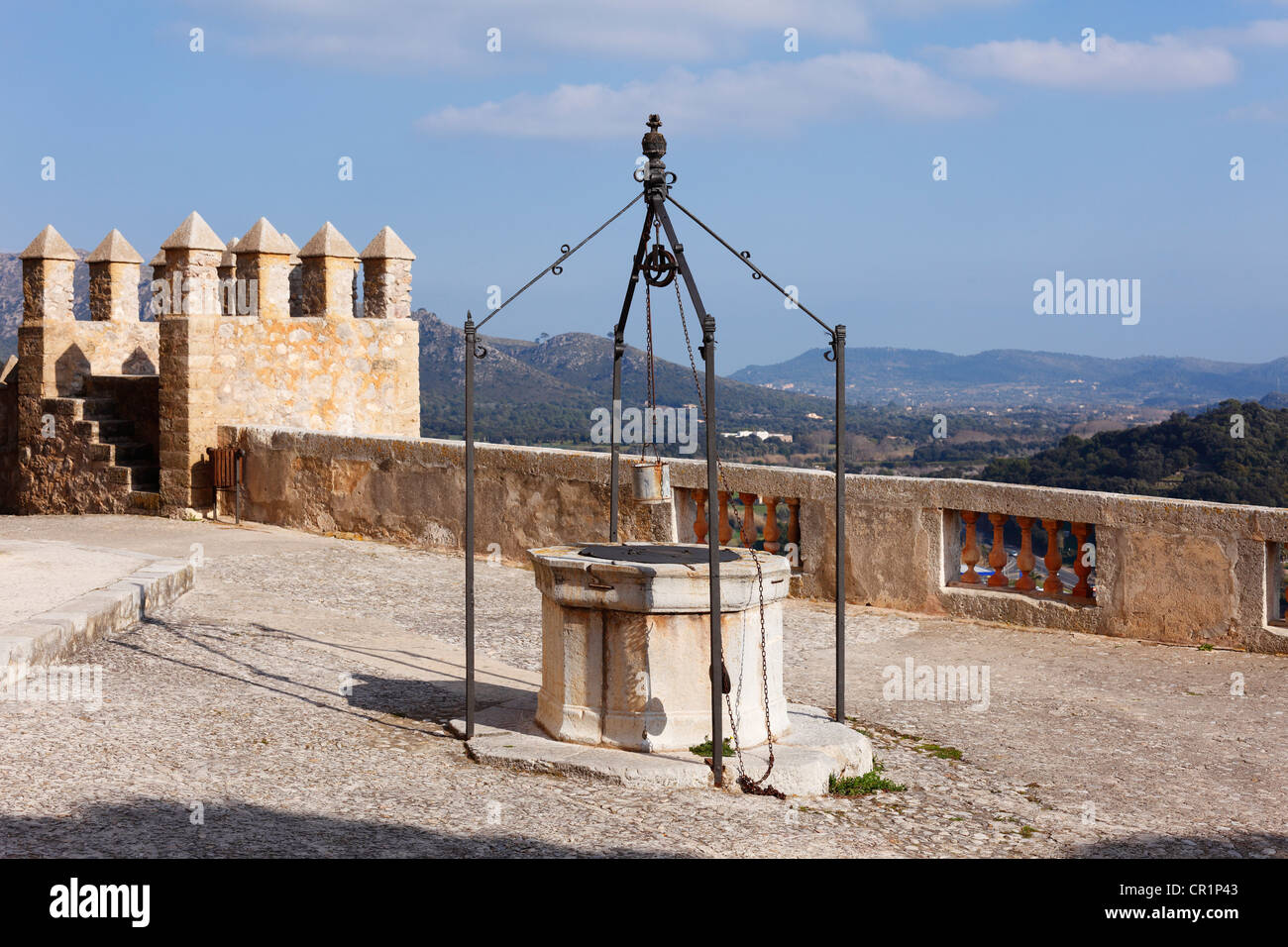 Fontana nel castello, Arta, Maiorca, isole Baleari, Spagna, Europa Foto Stock