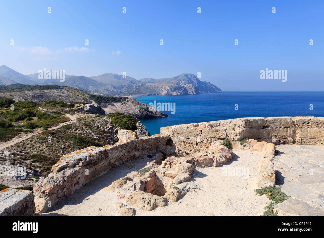 Vista dalla torre di difesa Torre Aubarca, costa Nord con la Sierra de Arta, Maiorca, isole Baleari, Spagna, Europa Foto Stock