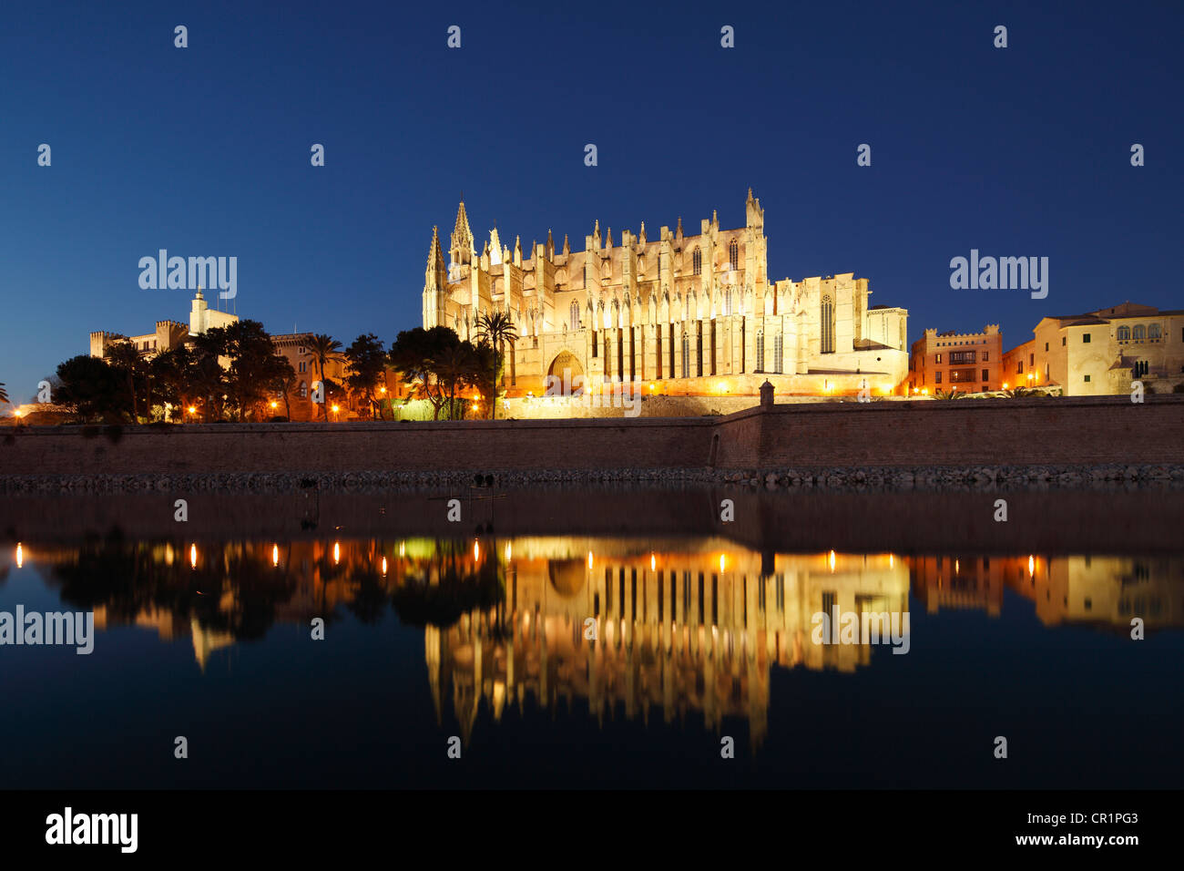 La Seu Cathedral, Parc de Mar, Palma de Maiorca, Maiorca, isole Baleari, Spagna, Europa Foto Stock