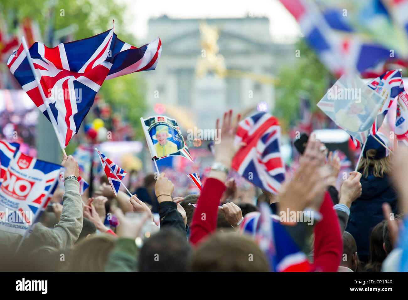 British Double Decker Bus Wrapped In Union Jack Flag - Foto 5